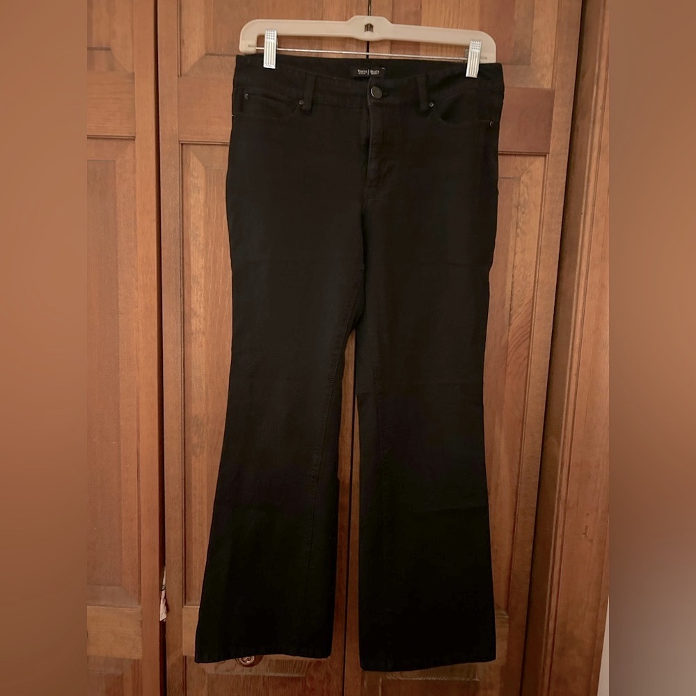 White House Black Market Women's Classic Minimal Y2K Black Flared Jeans/Pants